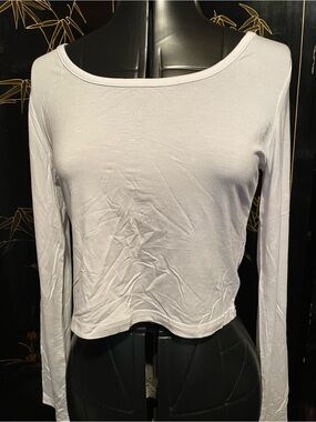 New Women's White Long-Sleeve Crop Top — Classic Scoop Neck